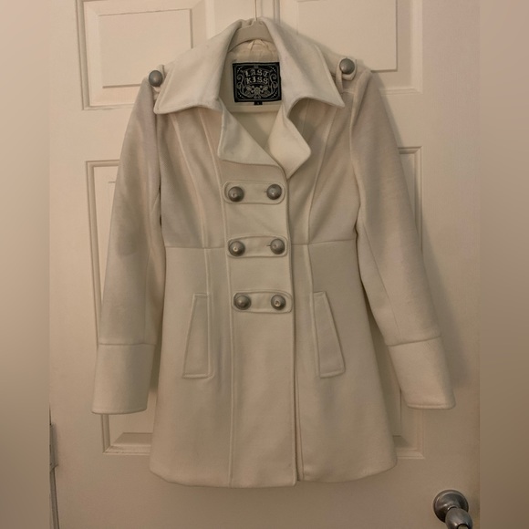 Last Kiss two toned White Jacket - Picture 4 of 5